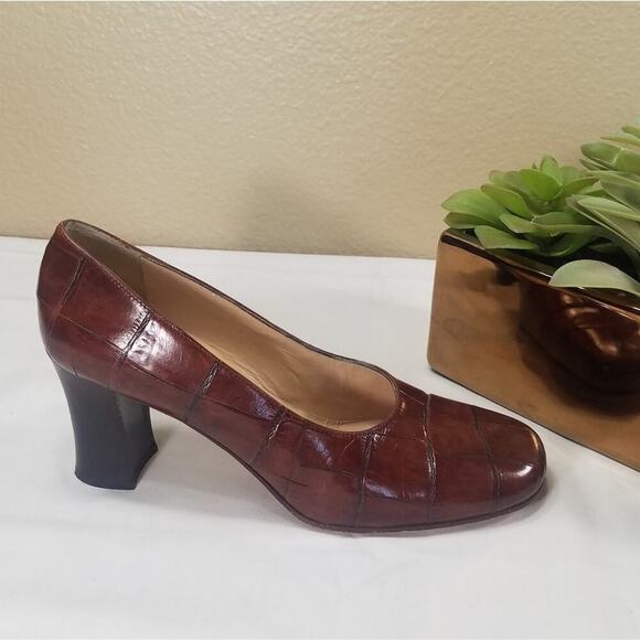 Joan & David Brown Pumps Size 6.5 Embossed Leather Round Toe Block Heel Padded - Picture 12 of 12